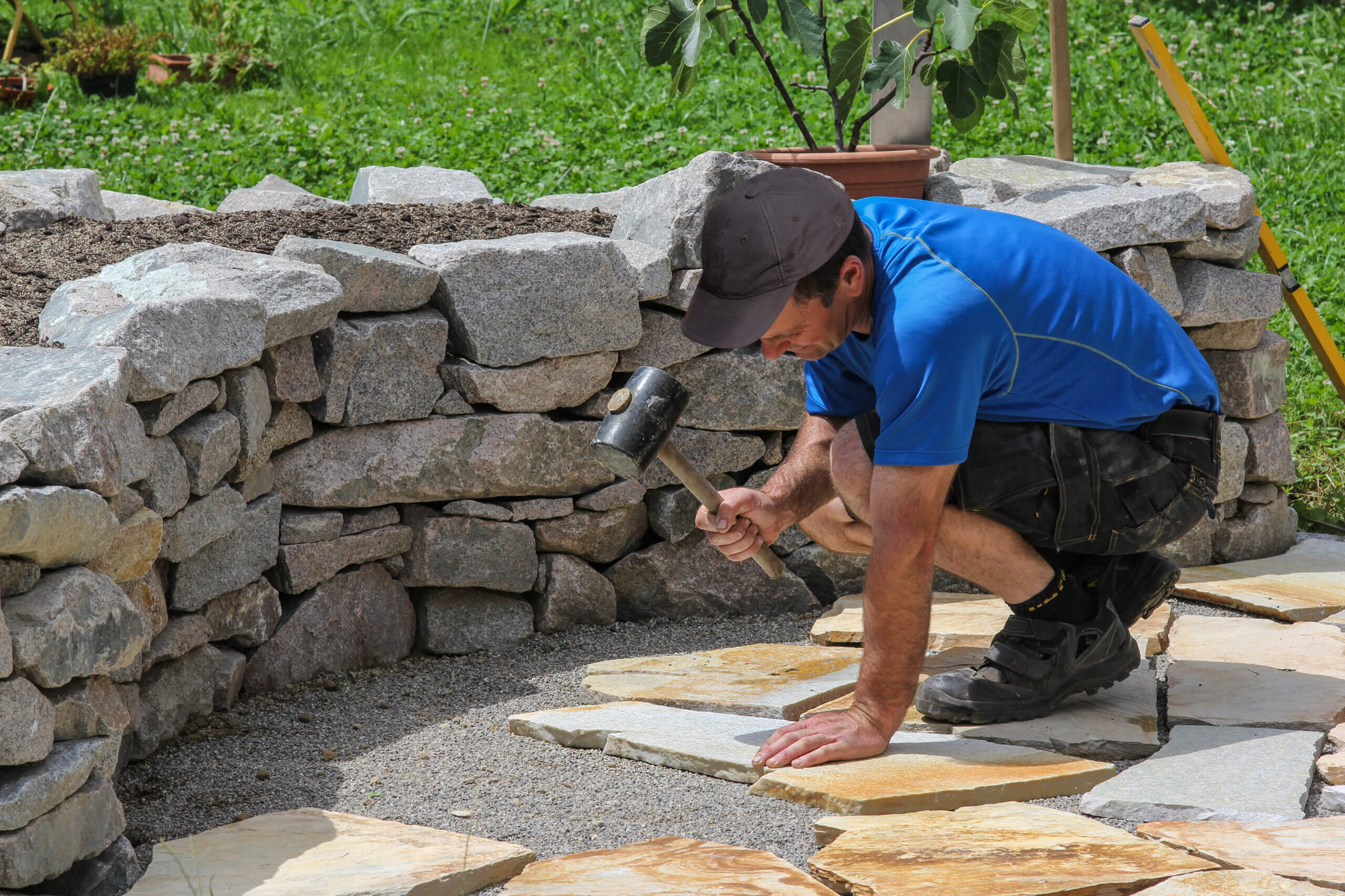 Worker ist paving a place in the garden.